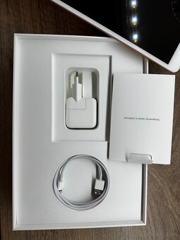 Predám iPad Air 2019 Wi-Fi, 64gb, Gold - 9
