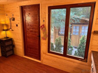 Celodrevená drevenica na kolesách - 9