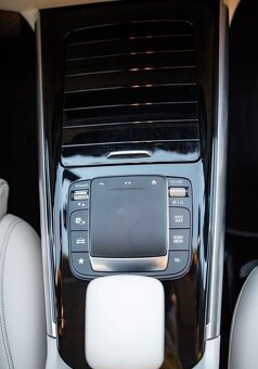 Mercedes-Benz GLA 250e Plug-in Hybrid (2022, 45 000 km) - 9