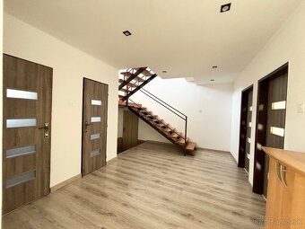 Na predaj 5 izbový zrekonštruovaný rodinný dom - 9