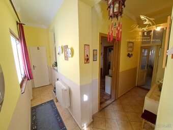 REZERVOVANÉ I Rodinný dom s veľkým potenciálom v centre Pieš - 9