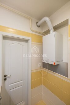 Prenájom 2 izbový byt s balkónom a výhradné parkovacie miest - 9
