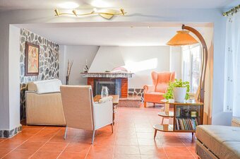 Mestská vila s nádychom histórie v Lučenci na predaj - 9