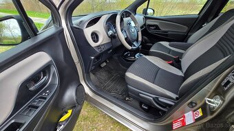 Toyota Yaris 1.5 hybrid A/T 54KW - 9
