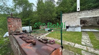 Čarovný pozemok s múrmi pôvodného domu, Sebedín - 9
