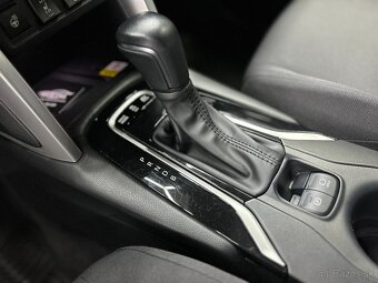 Toyota Corolla 2.0 Hybrid e-CVT Executive mozny odpocet DPH - 9