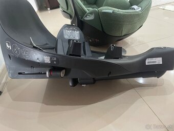 Cybex Cloud T+ a základňa Cybex Base T black - 9