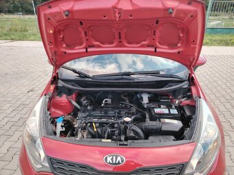 KIA Rio 2013 63kw Hatchback benzín - 9