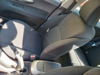 Toyota Auris 1.6 S 5 D Benzin 91 KW - 9