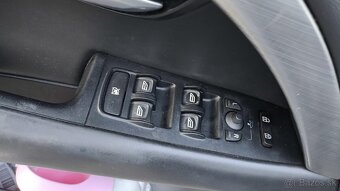 Predám Volvo S80 151kW 320tis km 2.4 D5 automat - 9