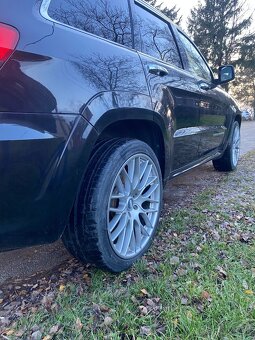 jeep grand cherrokee - 9