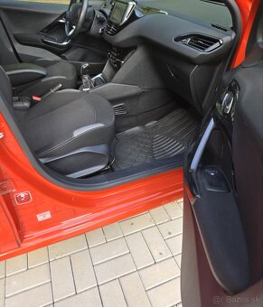 Predám Peugeot 208 1.2 l 44000.km - 9