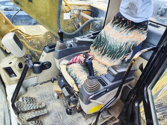 CAT 318 CL - 9