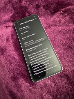 PREDÁM V TOP STAVE SAMSUNG Z FLIP 6 256GB Modrá - 9
