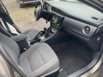 Toyota Corolla 1.6i 97kw, r.2019, klima, 1. majitel - 9