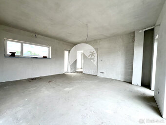 Reality KOMPLEX s.r.o. ponúka na PREDAJ 5 izbový rodinný dom - 9