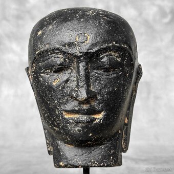 Ručne vyrezávaná lávová hlava Budhu z Jávy na stojane - 9