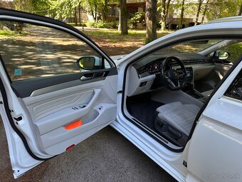 Volkswagen Passat Variant 2.0 TDI EVO Elegance DSG - 9