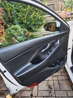 Predám Hyundai i30 kombi - 9