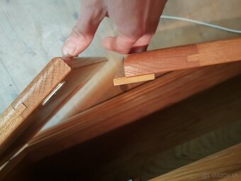 Dubový výsuvný stolík / komoda - 9