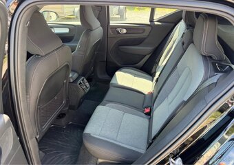 Volvo XC40 B4 Momentum Pro AWD A/T🔥 - 9