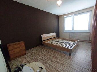 Predaj veľký 3 izbový byt s balkónom Levice - 9
