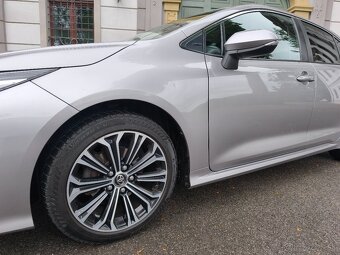 Toyota Corolla 1.6 benzín - 9
