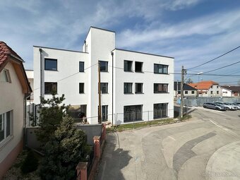 Novovybudovaný bytový dom s bytmi a polyfunkciou na predaj - 9