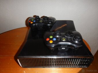 Xbox 360 + 3x ovládač + kinect senzor + príslušenstvo - 9