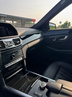 Mercedes Benz E400 AMG 4matic benzín - 9