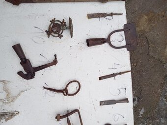 Staré drobnosti na dekoráciu - 9