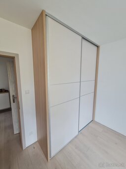 Na prenájom 3-izbový byt s balkónom a parkovacím miestom - 9