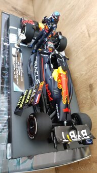 Max Verstappen 1:18 s figurkou - štvrtý titul 2024 - 9