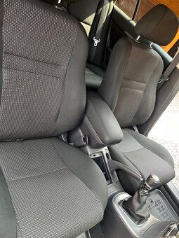 Toyota Avensis combi 2.2 D4D, r. v. 2007, 110kW - 9