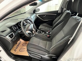 Hyundai i30 CRDi 81KW 1.majitel KLIMA TAŽNÉ ZAŘÍZENÍ - 9