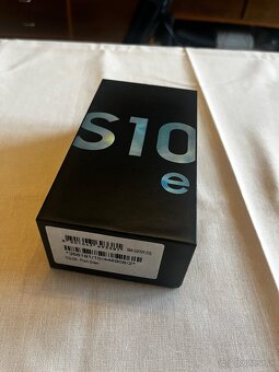 Samsung S10e trochu údretý display - 9