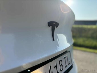 Tesla Model Y SUV 378kw Long Range, dual motor 4x4, 2022/08 - 9