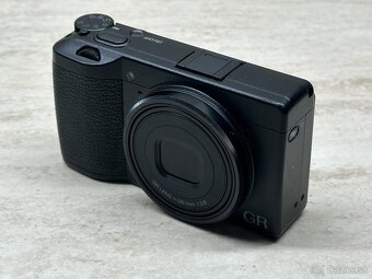 Ricoh GR III - 9