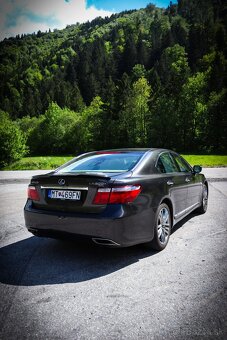 Lexus LS600h 4x4 - 9