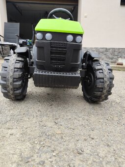 Detský traktor na baterky s vlečkou - 9