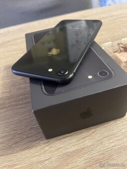 Apple iPhone 8 / 64GB Black / TOP stav - 9