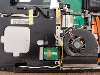 Predám notebook ASUS (vhodny na suciatky alebo aj ako celok) - 9