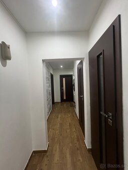 SIMI real -krásny zrekonštruovaný 3 izbový bytík s balkónom - 9