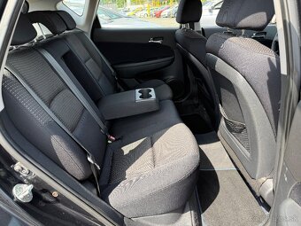 Hyundai i30 CW 1.6 CRDi -Len 142tis. KM- 116k Comfort - 9