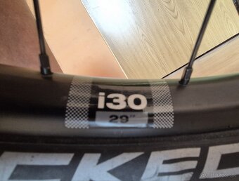 Predam Shimano kolesa s kotúčmi a plášťami-Mullet. - 9