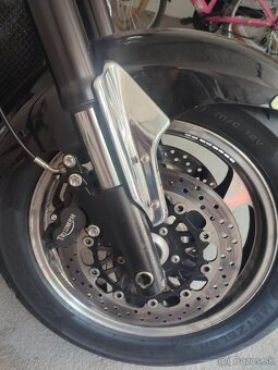 TRIUMPH ROCKET III - 9