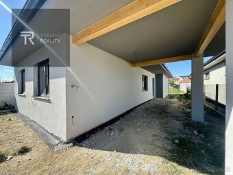 TRNAVA REALITY - Postavený RD s prístreškom a terasou, obec - 9