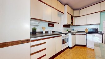 Jedinečná investičná príležitosť na Hradnom kopci. Luxusný r - 9