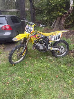 Suzuki rm 125 2T v zábehu - 9