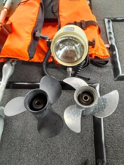 Predám rybársky čln so závesným motorom Honda BF30HP - 9